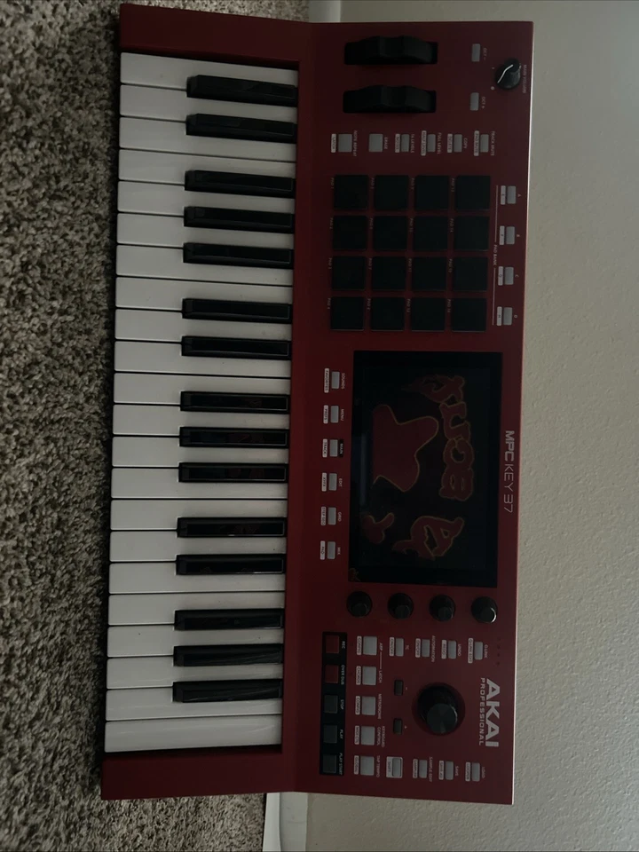 MPC Key 37! keyboard comes with a preloaded drum kit on the included SD card - Image 4 of 4