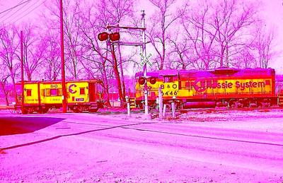 ORIGINAL EKTACHROME SLIDE CHESSIE (B&O) CABOOSE #C2882, GP-9 #6446 MAI 1980