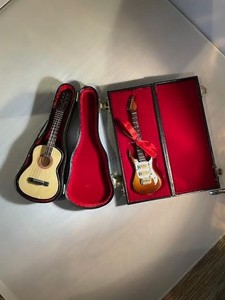 Miniature Electric & acoustic Guitars  w/Cases instruments vintage dollhouse