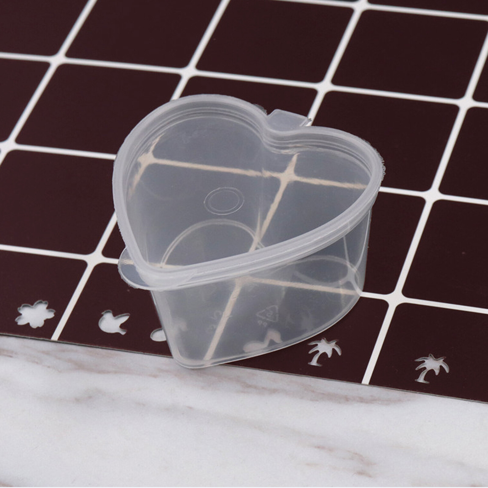 LONDRA, REGNO UNO - 22 AGOSTO 2018: Sottobicchiere Del Beermat Della Birra Di Carlsberg Isolato Su Fondo Bianco Image124598607 LONDRA, REGNO UNO - 22 AGOSTO 2018: Sottobicchiere Del Beermat Della Birra Di Carlsberg Isolato Su Fondo Bianco Image124598607