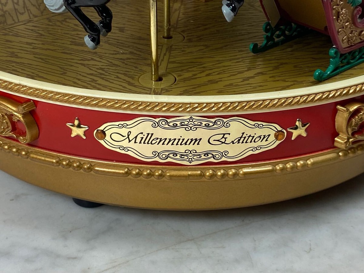 1999 MR. CHRISTMAS Millennium Edition Carousel. 30 Christmas