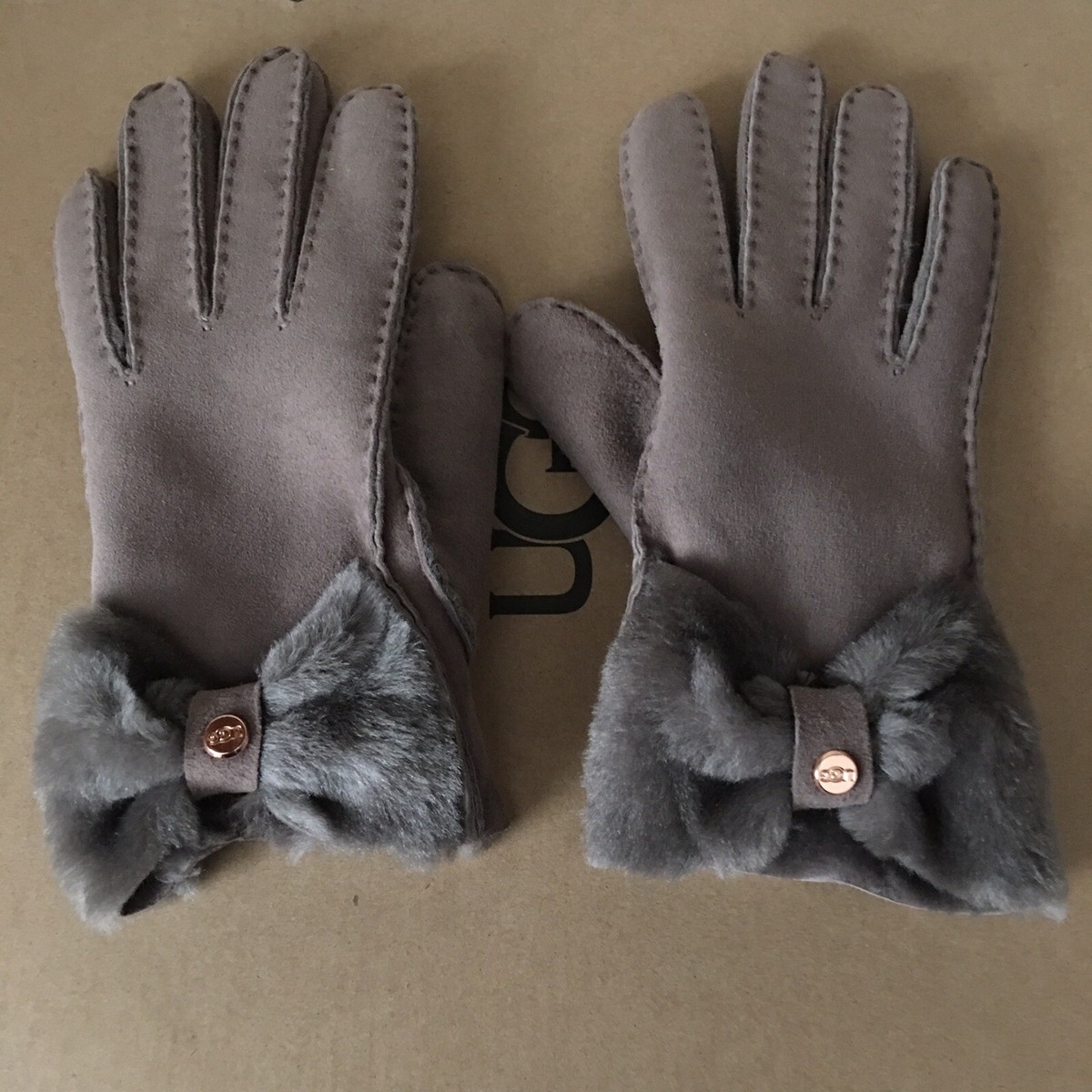 UGG BOW SHORTY STORMY GREY SUEDE SHEEPSKIN WINTER GLOVES SIZE M