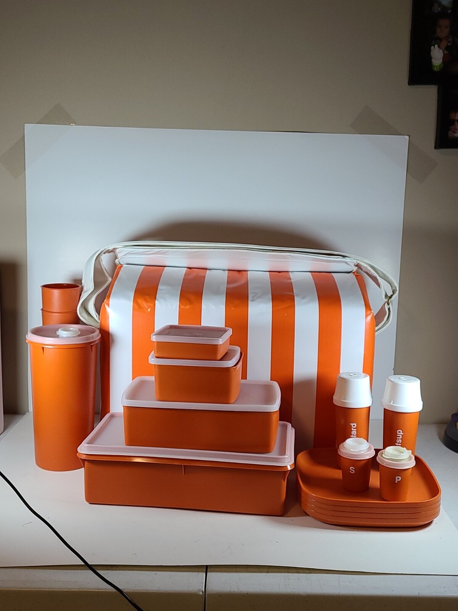 Tupperware ピクニックセット Vintage Tupperware Picnic Set Orange & White Plates, Pitcher