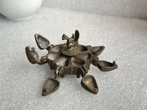 An Old Brass Kumkum Box With Small Bird Figure On Top Flower Design, Collectible - Picture 21 of 23