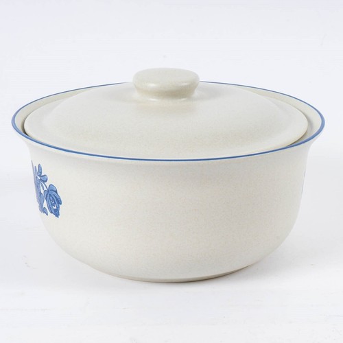pfaltzgraff yorktowne: 2 Qt Round Covered Casserole - Picture 2 of 6