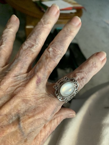 Ring Sz 8 Pearlized Stone Beauty In Silver Plated Metal. Big - Picture 2 of 6