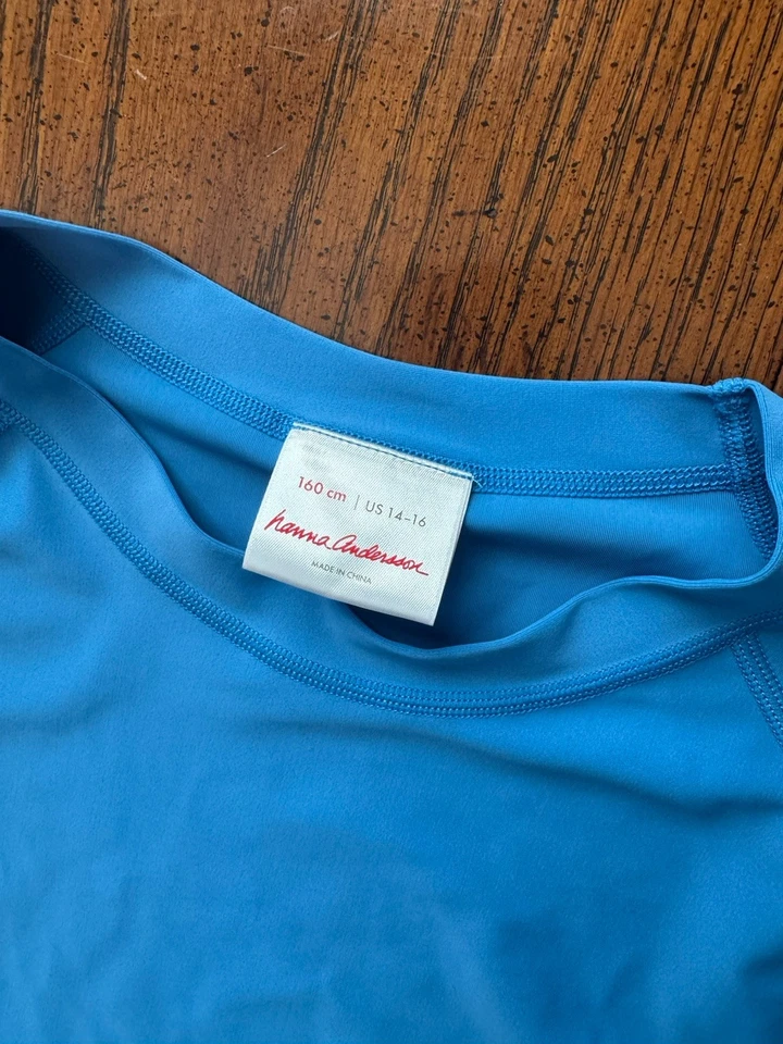 Рубашка унисекс Hannah Andersson с длинным рукавом синяя водяная защита от сыпи размер США 14-16 - Изображение 2 из 4