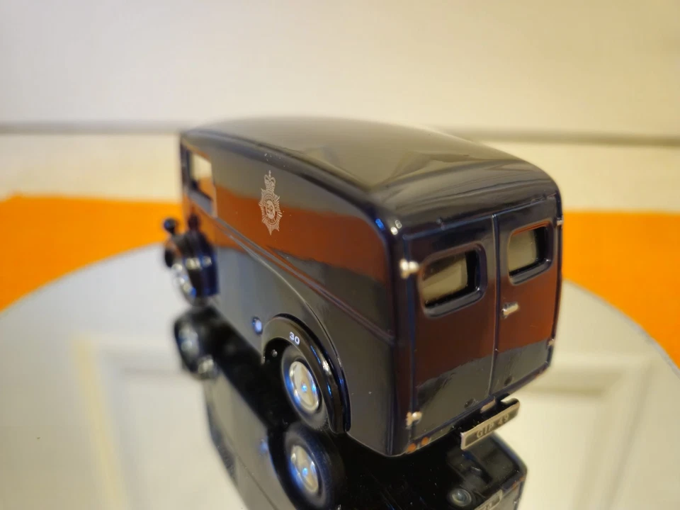CORGI 1:43 D983 MORRIS J VAN METROPOLITAN POLICE "KEPT IN CABINET" FLAWLESS - Image 3 of 4