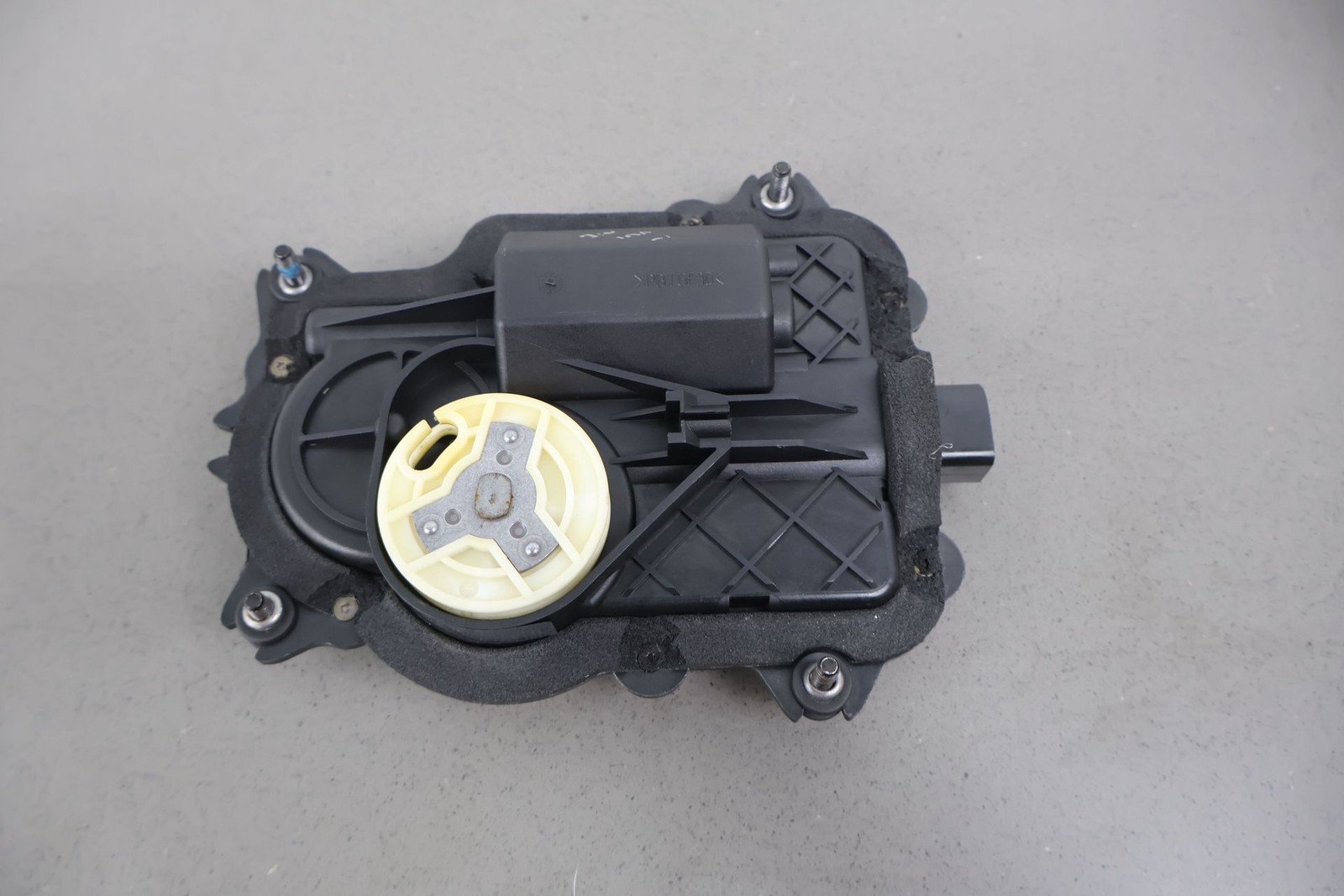 Bentley Continental Flying Spur 2006 Rear Left Door soft close actuator P/N 3D0837059B