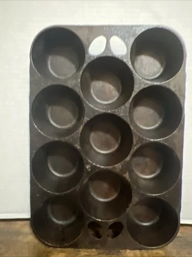 Vintage Griswold Cast Iron No. 10  Muffin Pan 949 C Erie PA 11 Muffins
