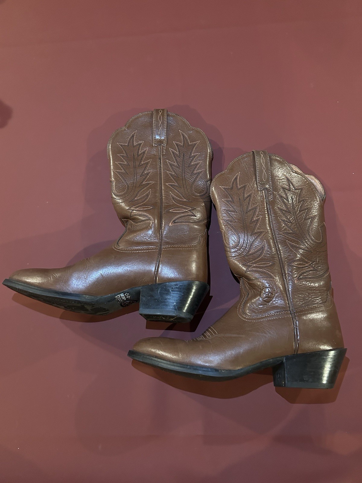 ARIAT women’s brown leather cowboy boots, size 6