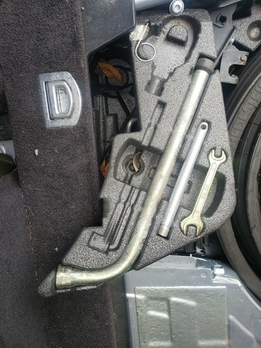 03-10 Porsche Cayenne Emergency Roadside Spare Wheel / Tire Kit (Tire Jack Foam) - Picture 3 of 5