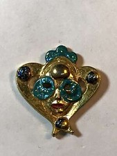 PIN MUJER CON MÁSCARA AGUAMARINA BRILLANTE