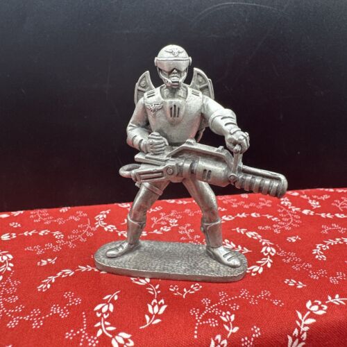 2000 Command & Conquer Red Alert-2 Collector's Edition Chrono Legionnaire Pewter - Picture 1 of 7
