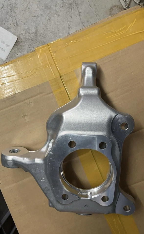 43202-0R010 Nudillo de dirección delantero izquierdo genuino Toyota - Se adapta a RAV4, Lexus NX Foto 2 de 4