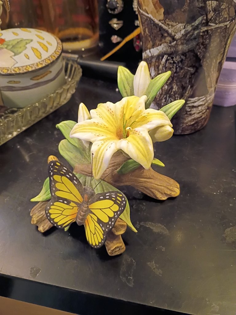 Bernini by Homco Ceramic Butterfly and Flower Figurine ...D...