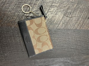 coach id holder keychain