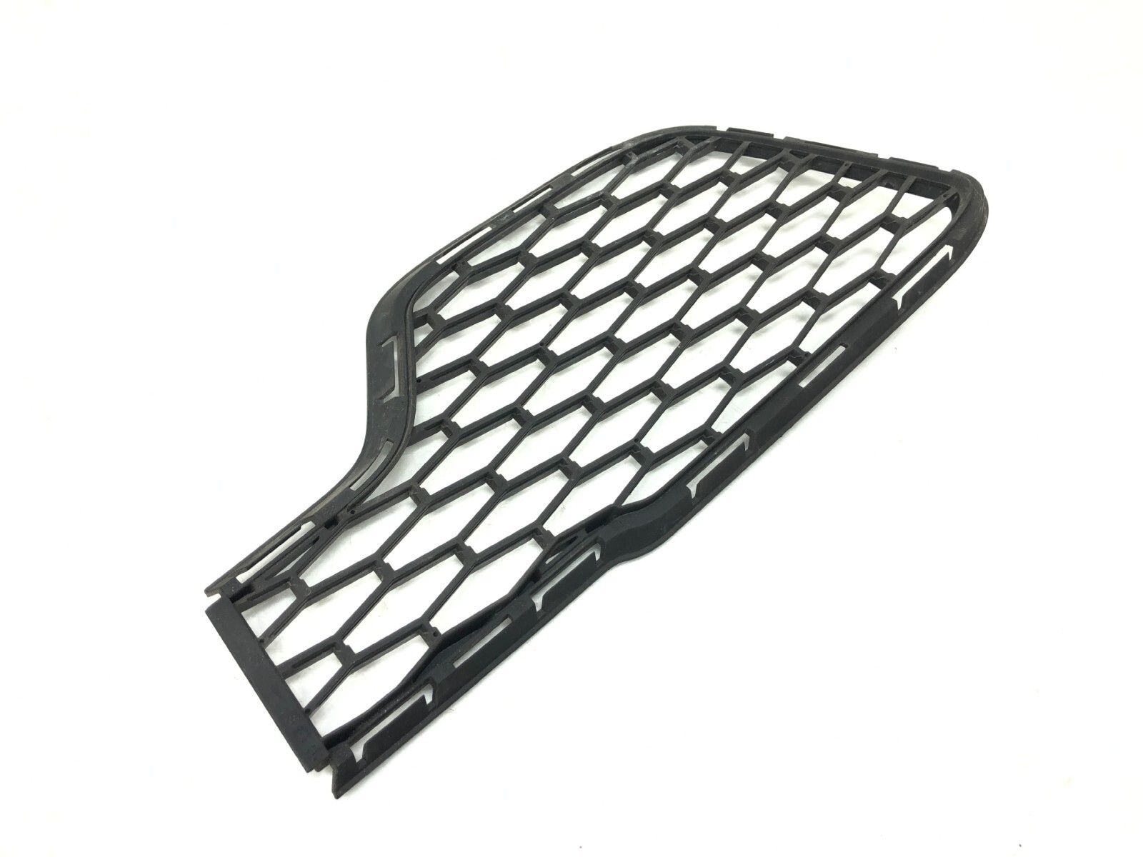 2014-2017 MASERATI GHIBLI LEFT RIGHT FRONT BUMPER GRILLE OEM.