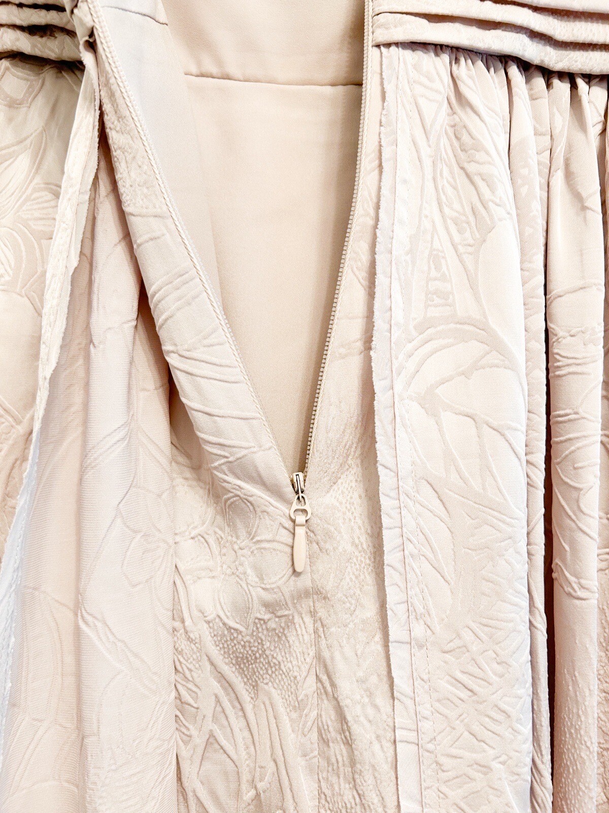 BCBG MAXAZRIA TIERED PATTERNED SILK STRAPLESS DRE… - image 7