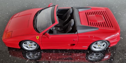 Ferrari F355 Spider 1:18 di UT Models