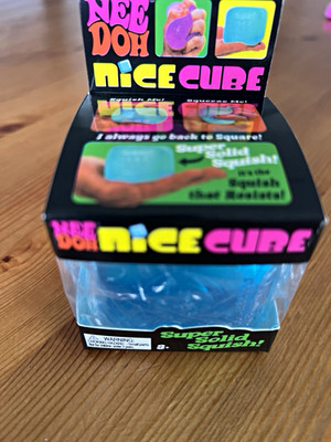 Schylling Nee Doh Nice Cube Squeeze Ball rosa Super Solid Squish!