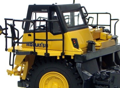 KOMATSU HD605 OFF-HIGHWAY DUMP TRUCK 1/50 DIECAST BY UNIVERSAL