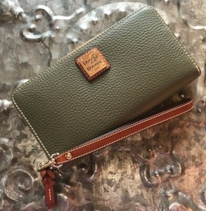 dooney and bourke large wristlet