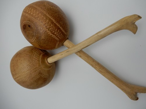 Scuotitore Maracas zucca intagliato a mano manici in legno dal Perù #1 R - Foto 5 di 10