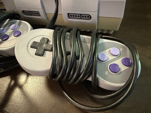 Nintendo SNES With Controls+ Game - Picture 3 of 6