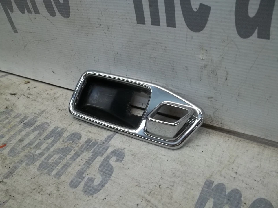 Bisel de moldura de manija de puerta trasera o delantera izquierda lado conductor mercedes-benz w123 77-85 Foto 2 de 4