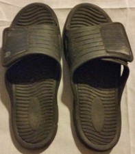 MENS CHAMPION SLIP ONS / SLIPPERS , Size 11