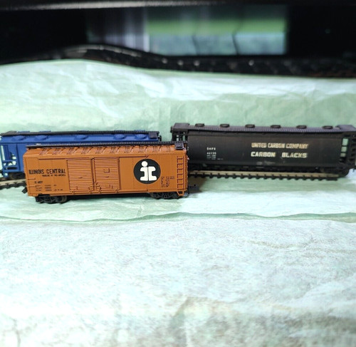 Aurora Postage Stamp Trains Trix46135 - 60' Center Flow Car - Atlas Box Car etc.  | Zustand: Used