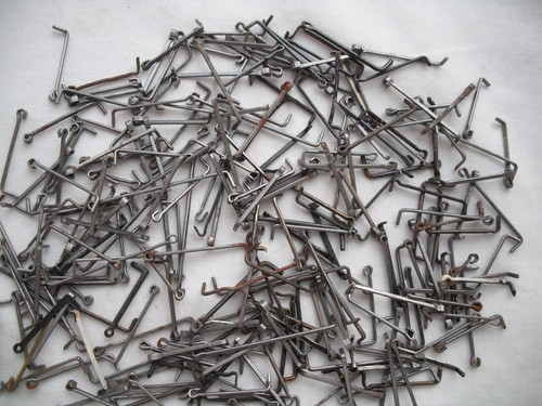 Lot of MANY Assorted Metal Stanchions, Railing Handrail, Stantions, HO Scale - Picture 8 of 11