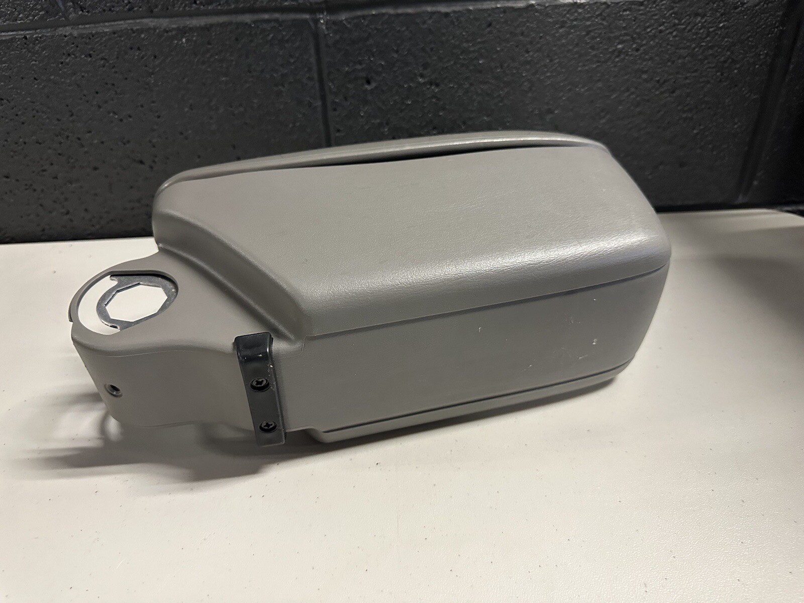 9703 Chevy Malibu Center Console Assembly w/ Lid Gray *no hardware* eBay