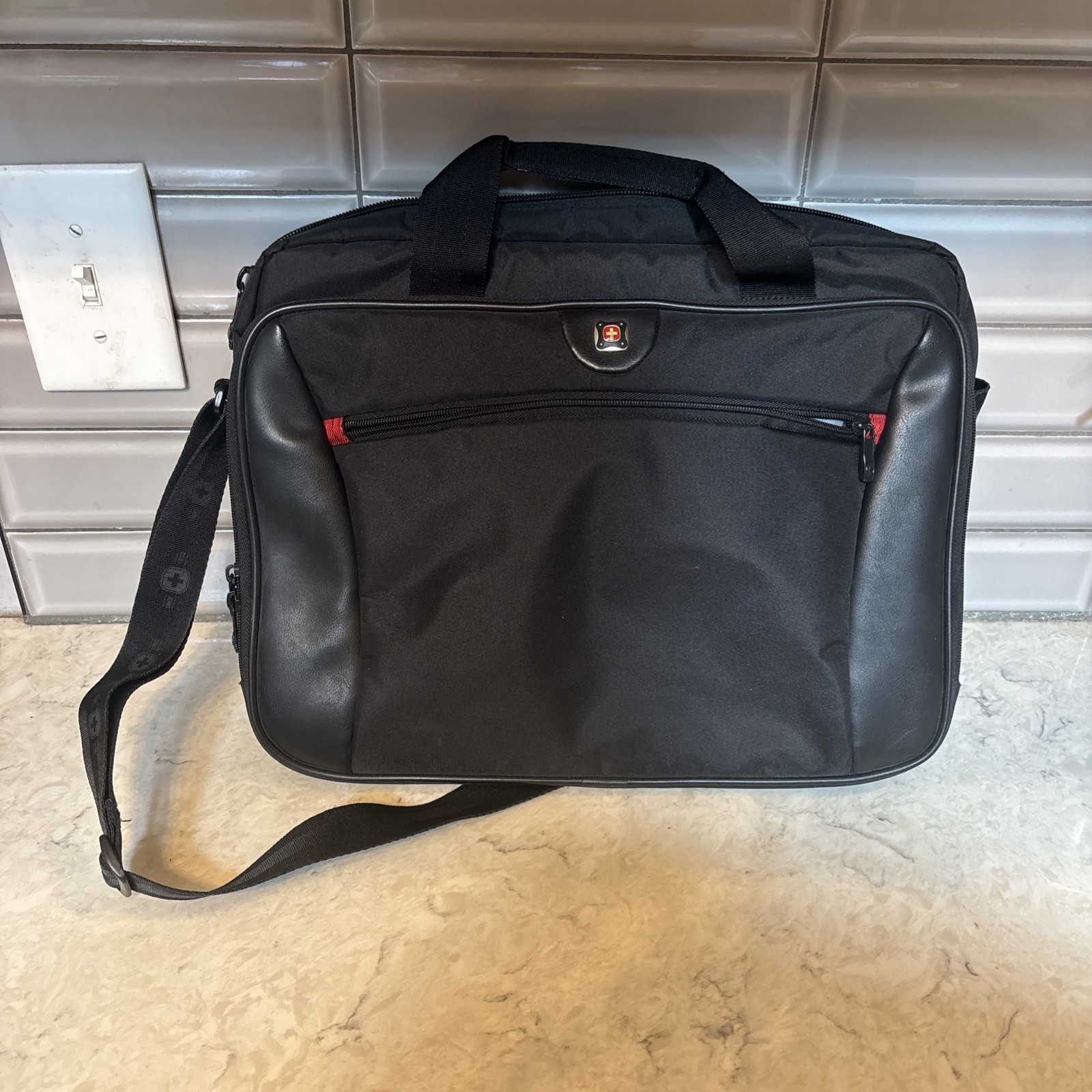Swiss Gear 16&rdquo; Padded Laptop Business Case Black Adjustabl