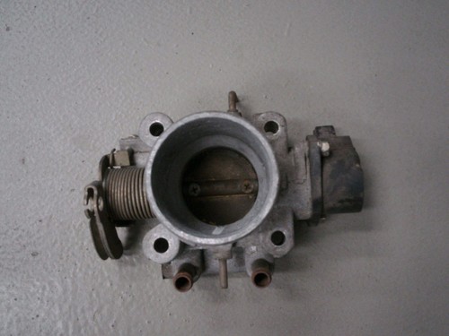 Drosselklappenstutzen Hyundai Lantra Bj 1995 J-1 256052