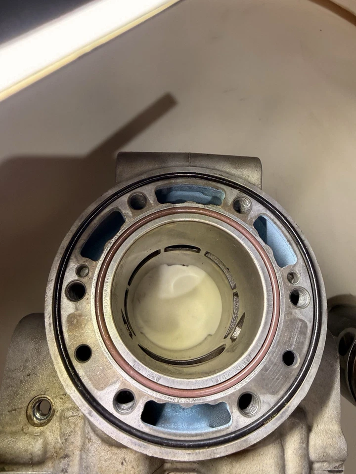 Cilindro Ktm 125 2016-2022 pistón y válvula de potencia usado Foto 2 de 4