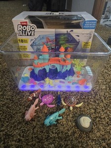 Zuru Robo Alive Light-Up Aquarium Set with Turtle and Fish Design OPEN BOX READ