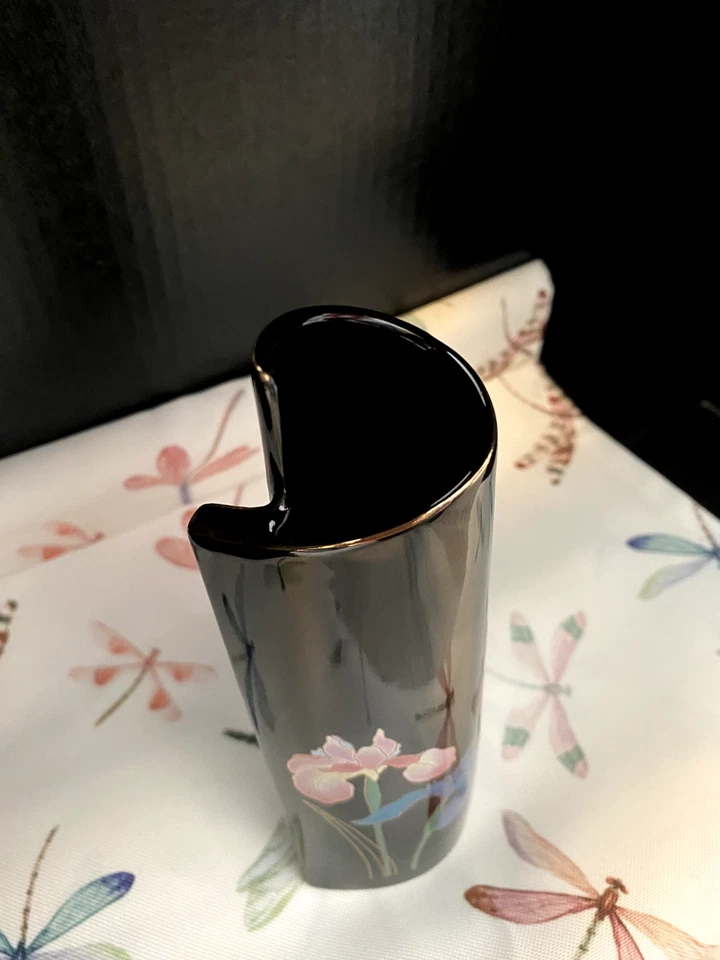 Jarrón vintage de porcelana japonesa Otagiri. Negro con lirios pintados a mano. Foto 3 de 4