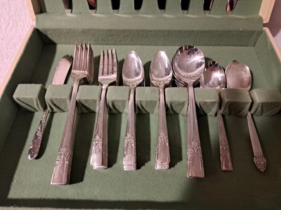 Servicio de cubiertos/cubiertos vintage plateados de Oneida 59 piezas para 8 Foto 4 de 4