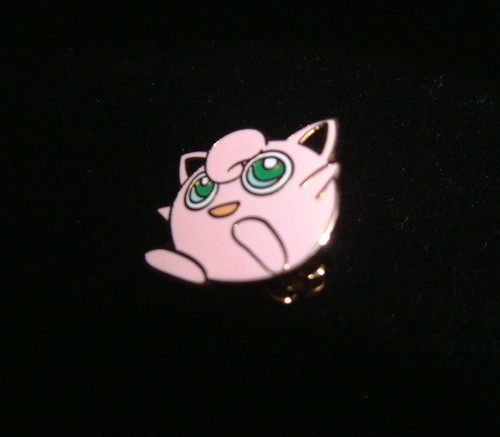 POKEMON - ENAMEL BADGES - 7 CHARACTERS TO CHOOSE FROM- PIKACHU, MEW, MEWTWO ETC - Foto 10 di 18