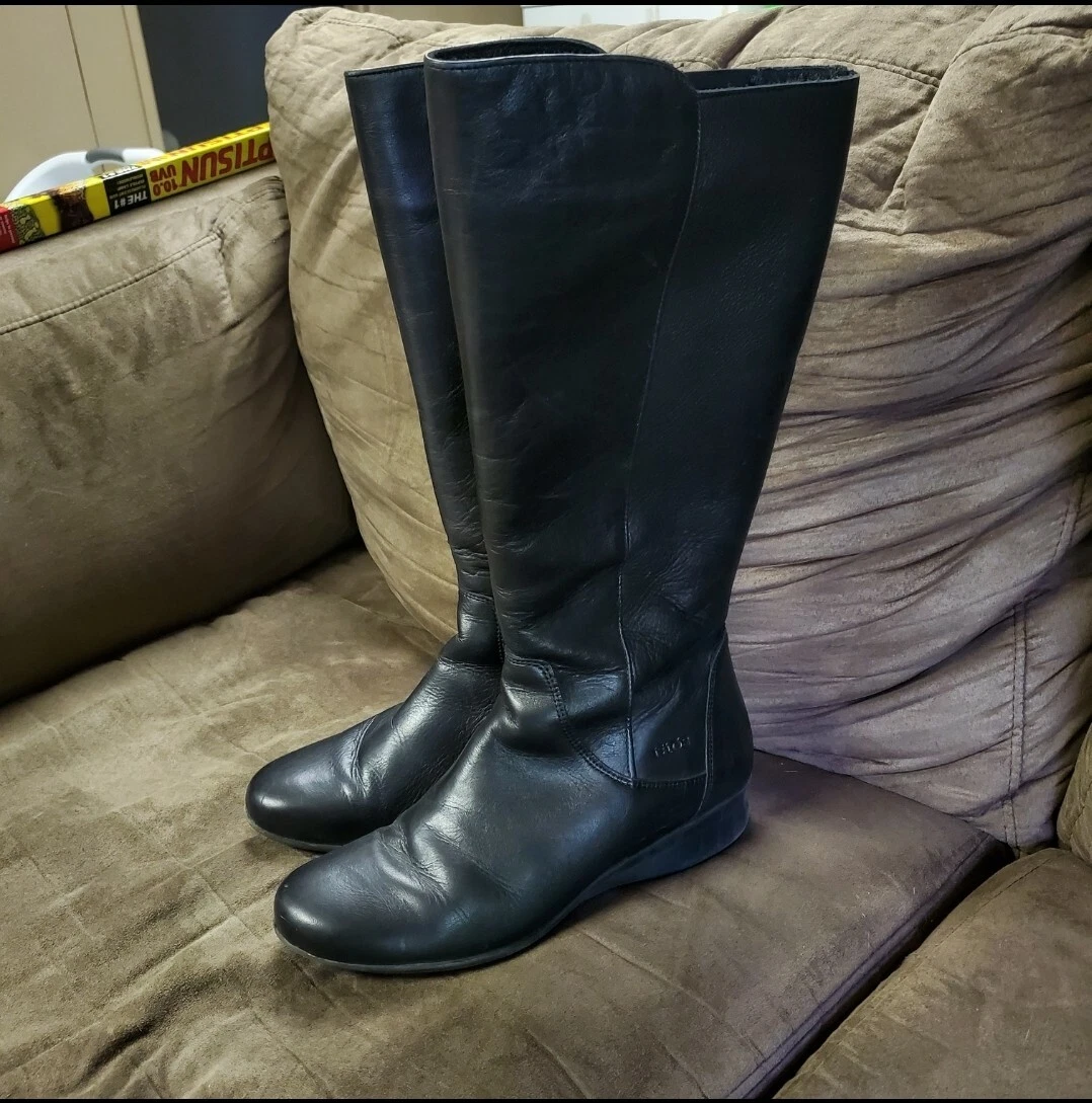Taos divine store boots