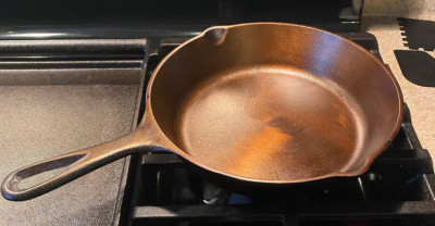 10.25'' Lodge Smooth - Inside bottom and sides; Ground Cast Iron Skillet USA Made
