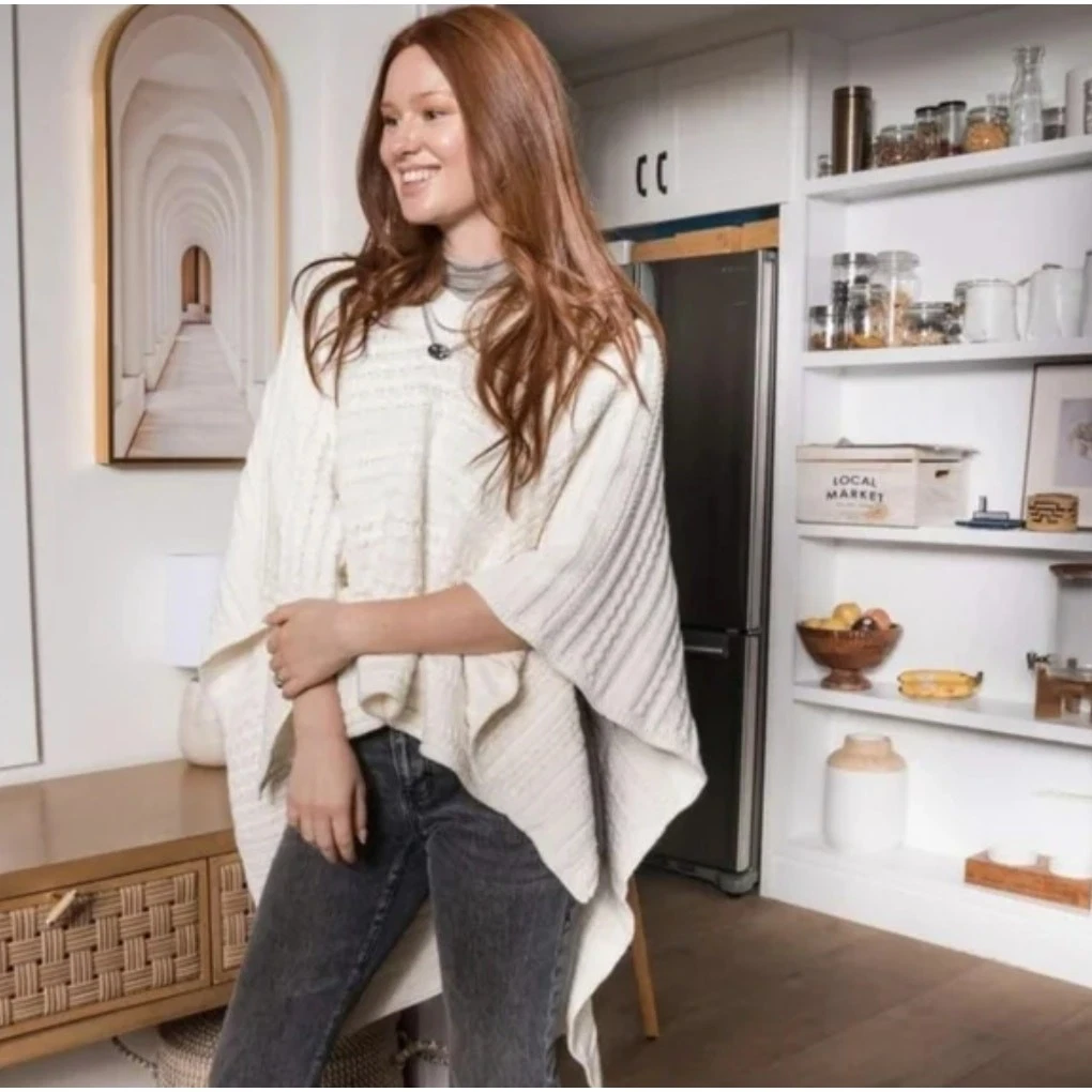 CAbi Winter White Poncho 4418 Cream Cable Knit Cotton blend v-neck OS One Size