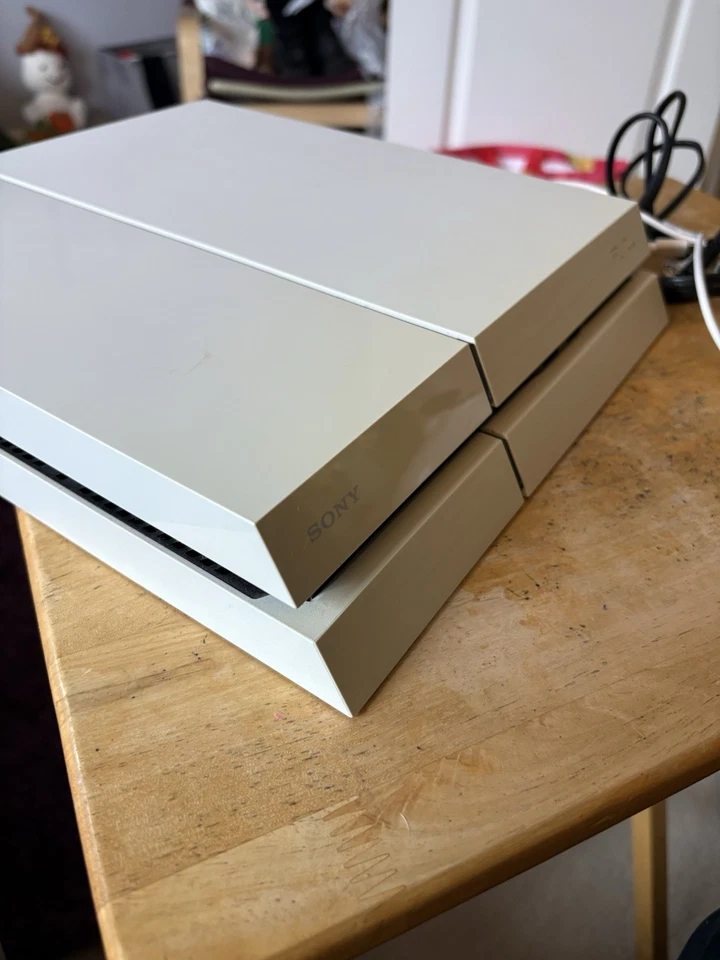 PS4 White (both Cables+2 Discs+black Controller) - Image 3 of 4