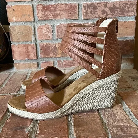 Bearpaw wedge best sale sandals