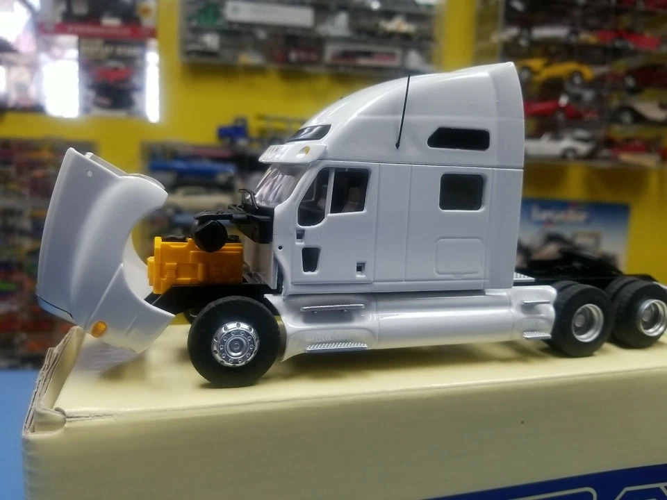 ELIGOR TRACTOR KENWORTH T2000 WHITE   "NEW" - Image 4 of 4
