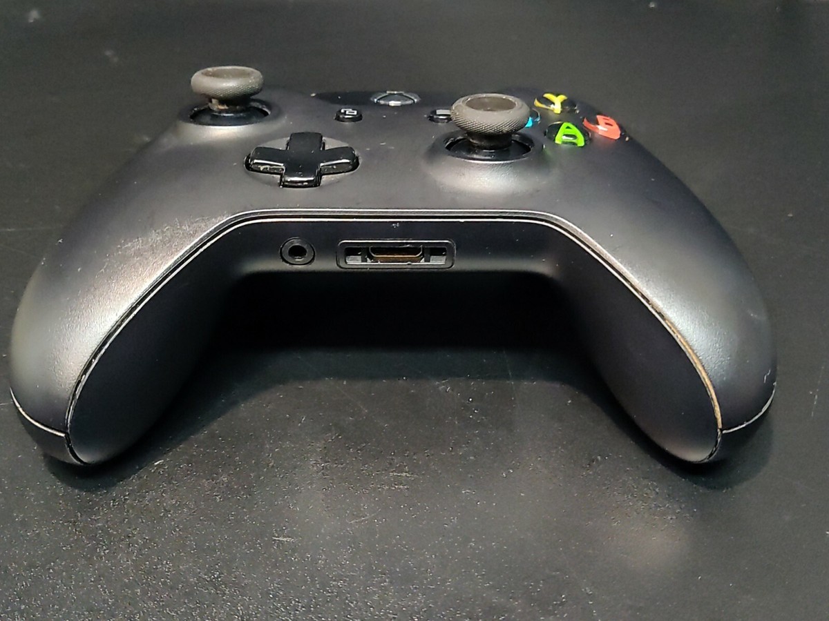 Microsoft Xbox One Wireless Controller Black Model 1697 Official
