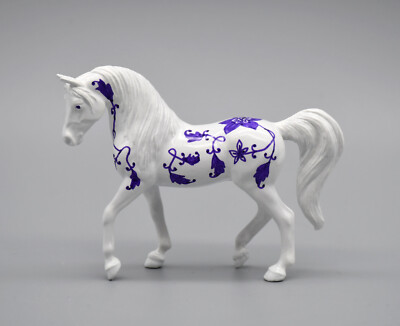 Custom G3 Walking Arabian Stablemate Breyer - Glossy Purple Floral - 1:32