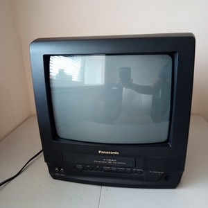 2001 Panasonic CRT TV VCR VHS Retro Gaming TV 13" PV-C1341 Tested Great Con Read